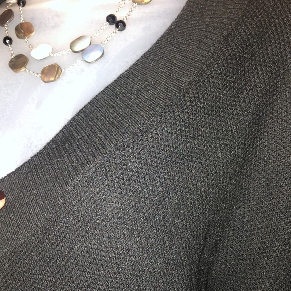 GAP V-neck sweater. Size S. NWT! - Picture 8 of 10